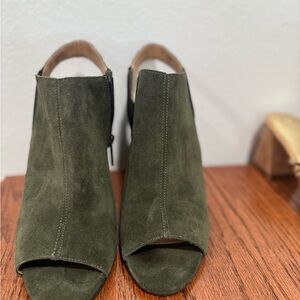 Open-Toe Suede Slingback Booties in Olive Green